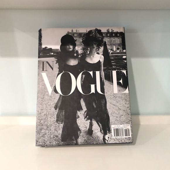LIM TIME DISCOUNTED SHIPPING! 🌟HOST PICK🌟 Hardcover- In Vogue: The Illustrated - Picture 2 of 13